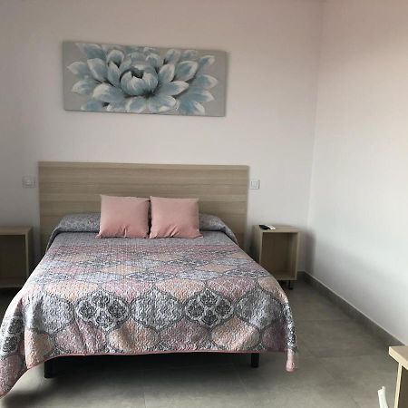 Hostal La Taurina Санта-Олалья Экстерьер фото